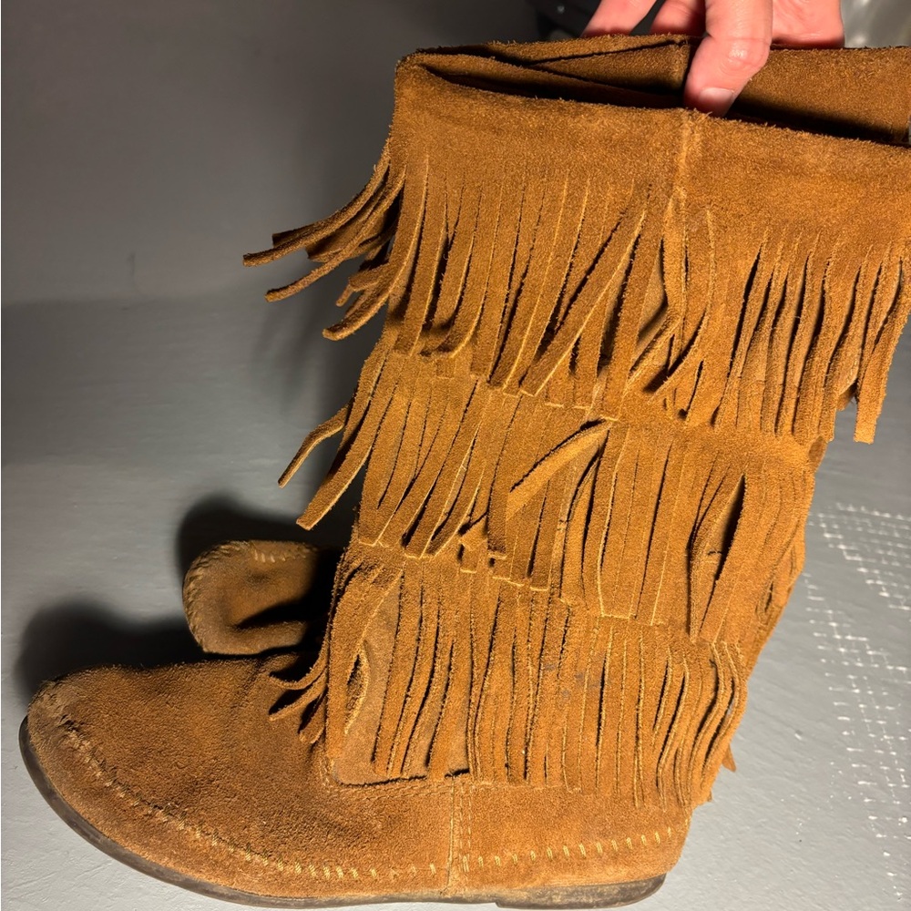 Minnetonka Fringe Boot Women’s Size 9